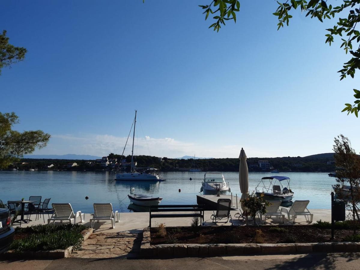 Ceratonia Apartments Lovište Esterno foto