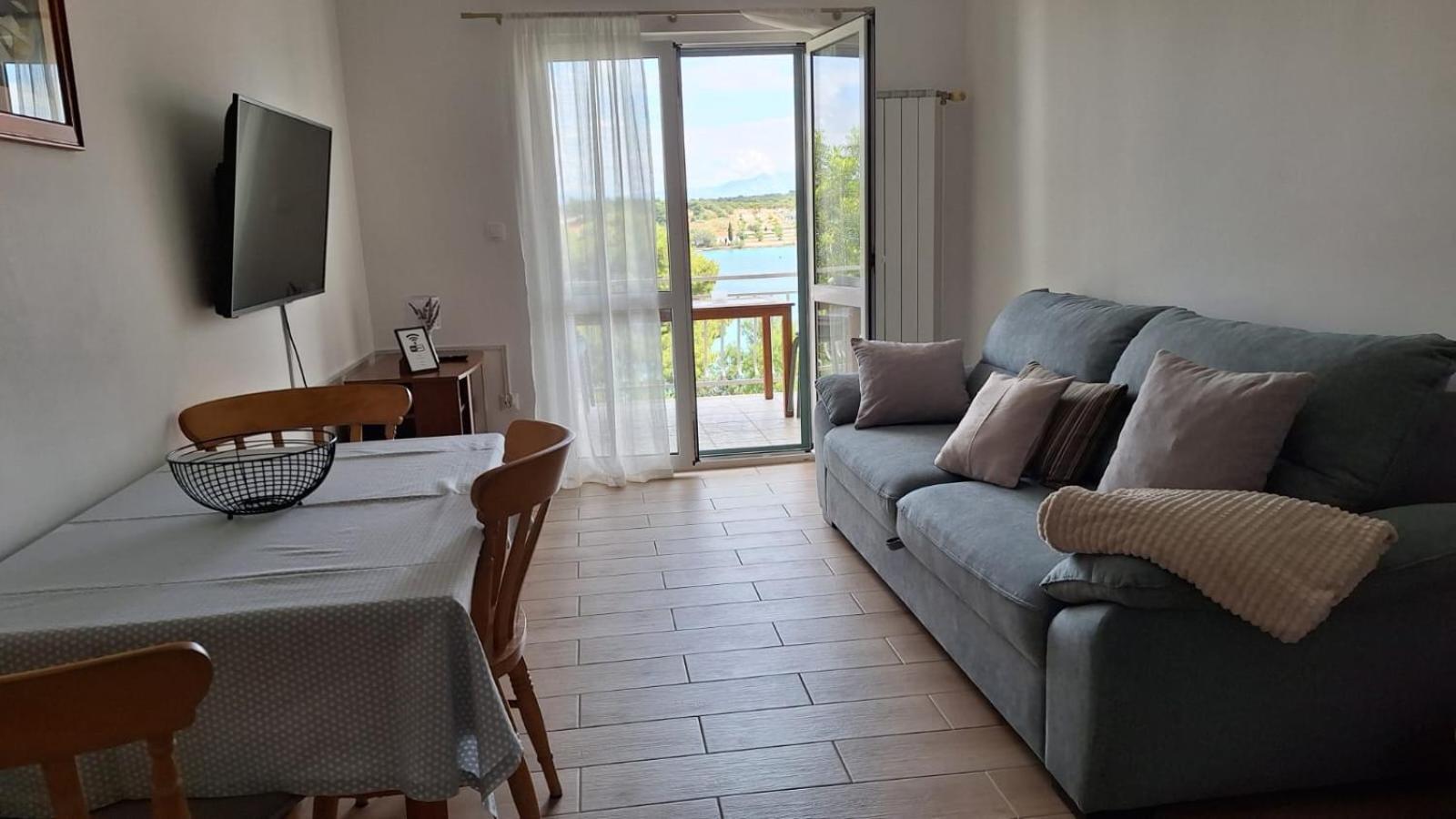 Ceratonia Apartments Lovište Esterno foto