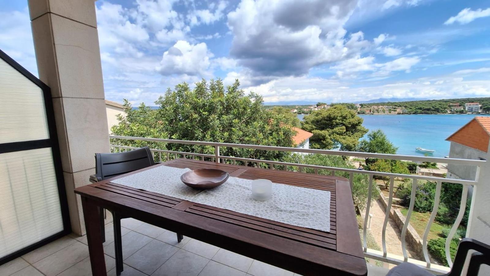 Ceratonia Apartments Lovište Esterno foto