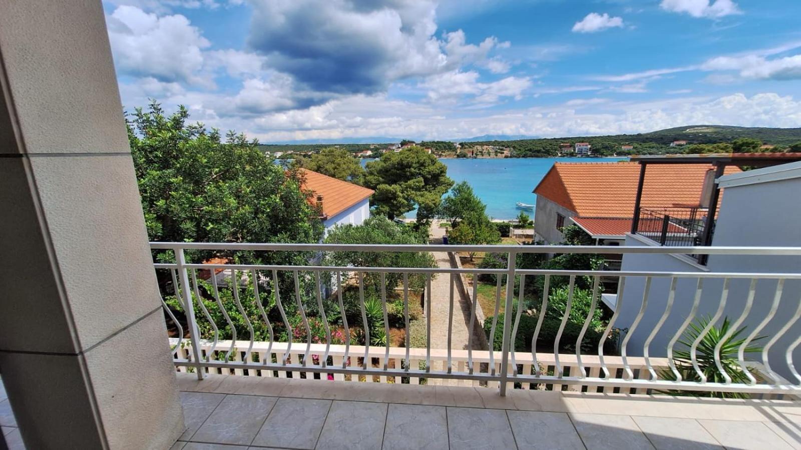 Ceratonia Apartments Lovište Esterno foto