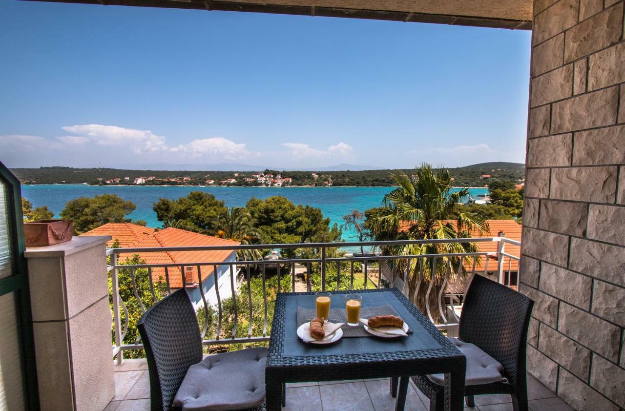 Ceratonia Apartments Lovište Esterno foto